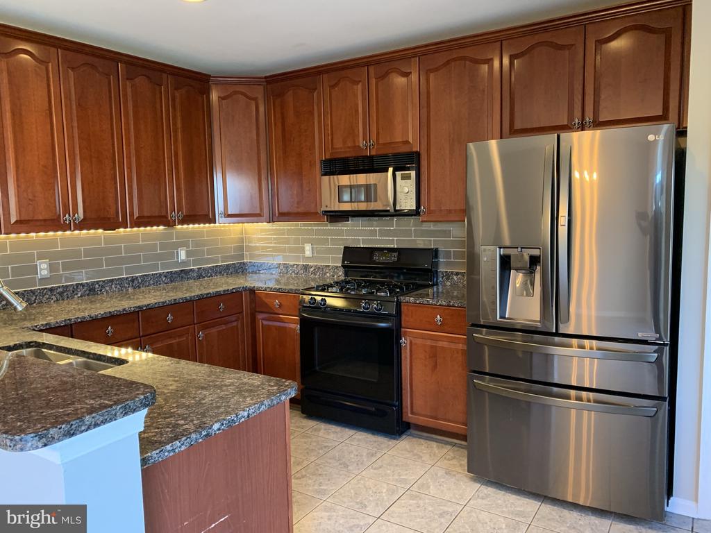 3384 GOVERNORS CREST COURT