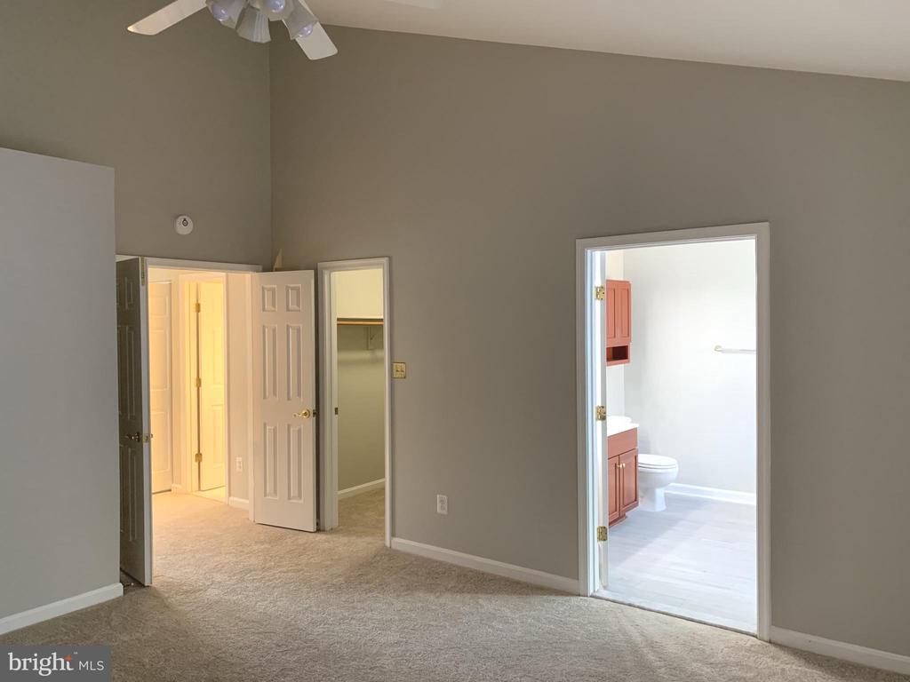 3384 GOVERNORS CREST COURT