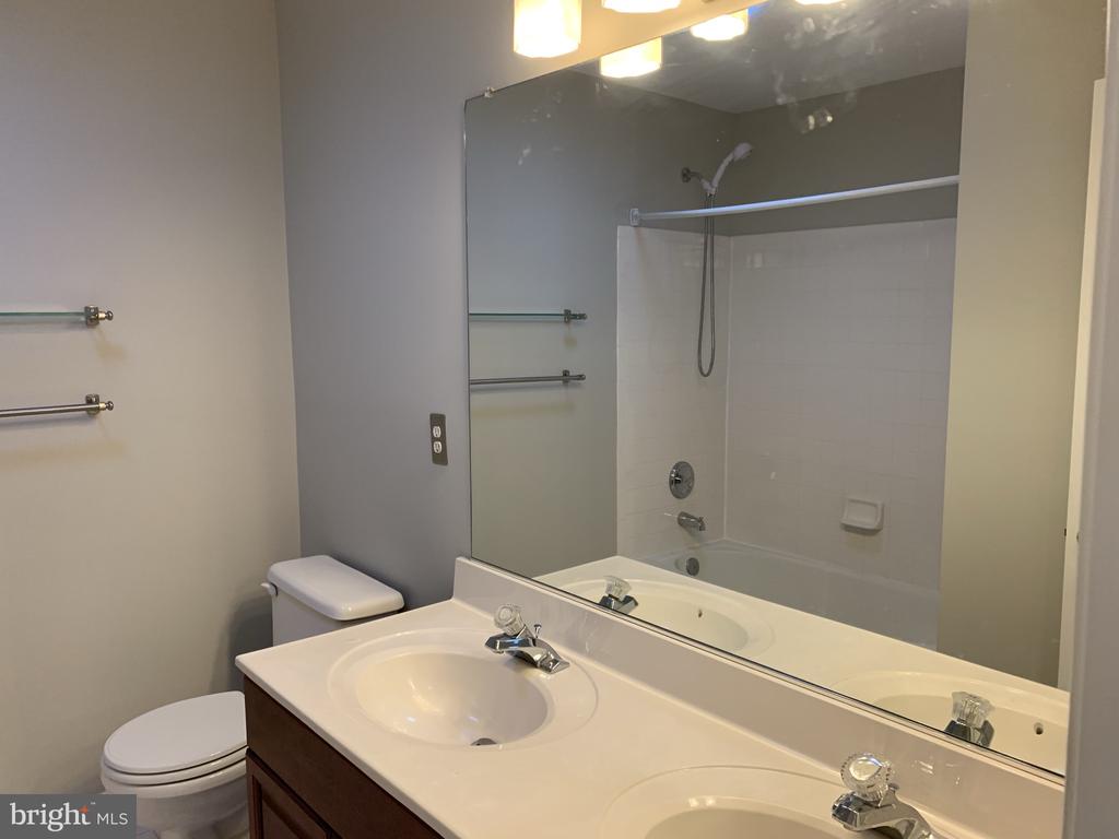 3384 GOVERNORS CREST COURT