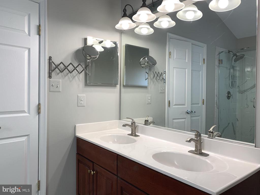 3384 GOVERNORS CREST COURT