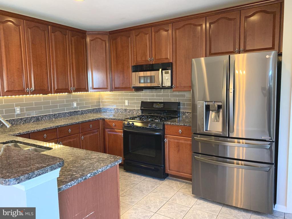 3384 GOVERNORS CREST COURT