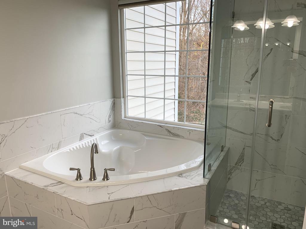 3384 GOVERNORS CREST COURT