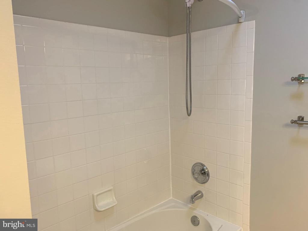 3384 GOVERNORS CREST COURT