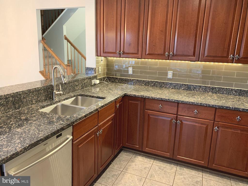 3384 GOVERNORS CREST COURT