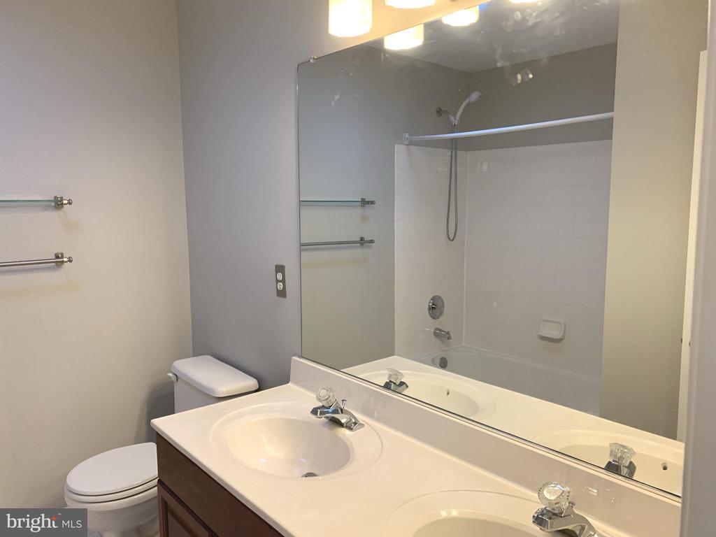 3384 GOVERNORS CREST COURT