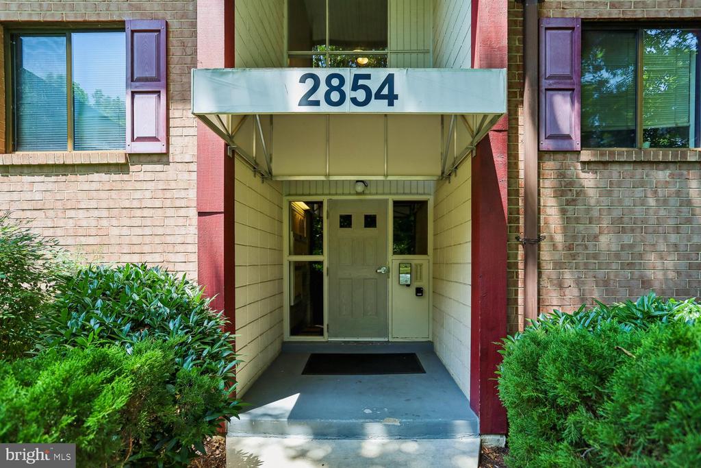 2854 DOVER LANE Unit: 303