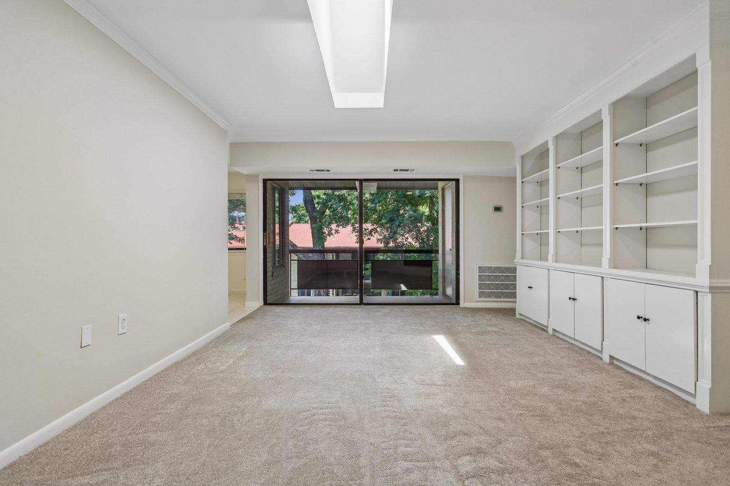 2854 DOVER LANE Unit: 303