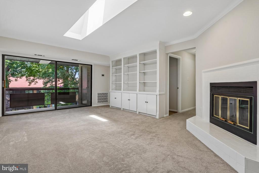 2854 DOVER LANE Unit: 303