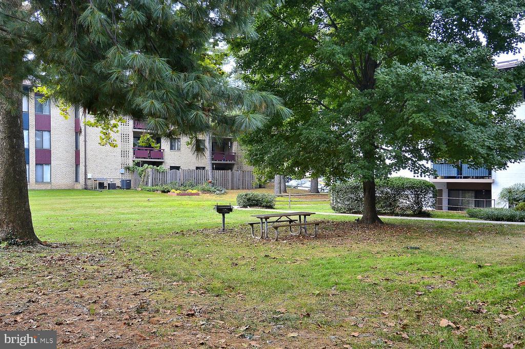 2854 DOVER LANE Unit: 303