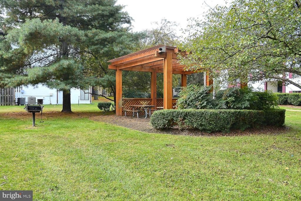2854 DOVER LANE Unit: 303