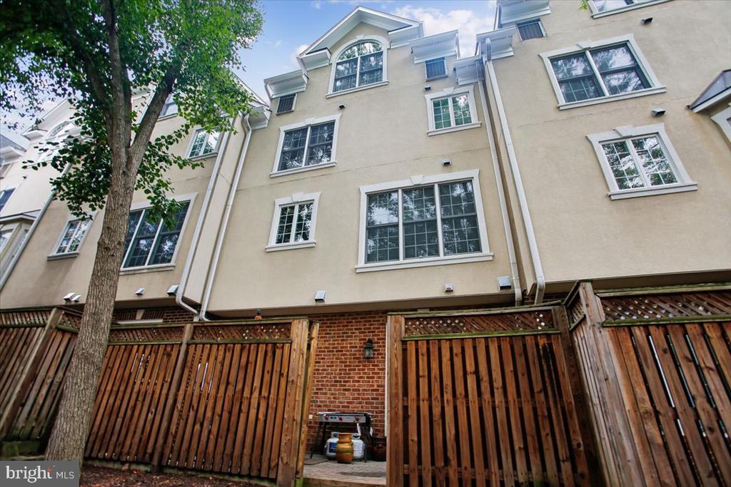 1309 MCLEAN CREST COURT