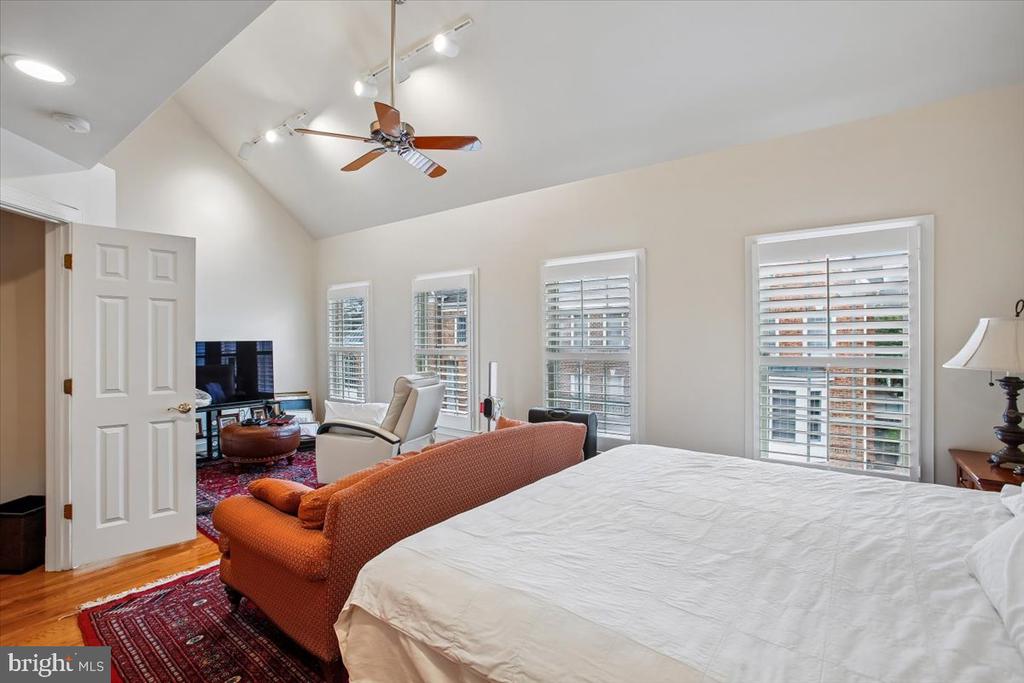 1309 MCLEAN CREST COURT