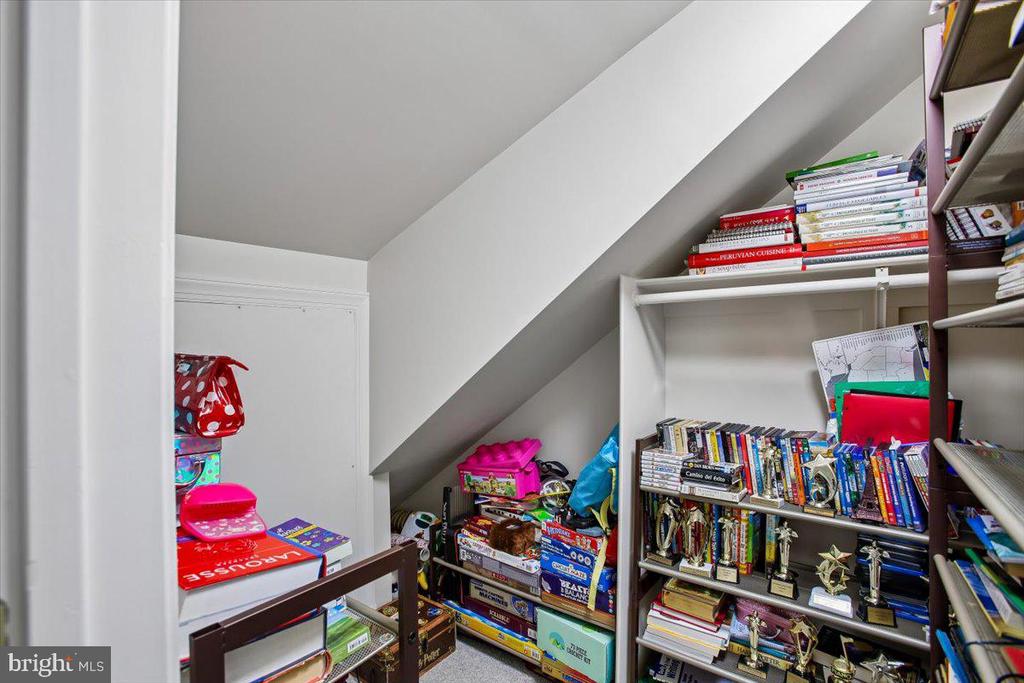 1309 MCLEAN CREST COURT