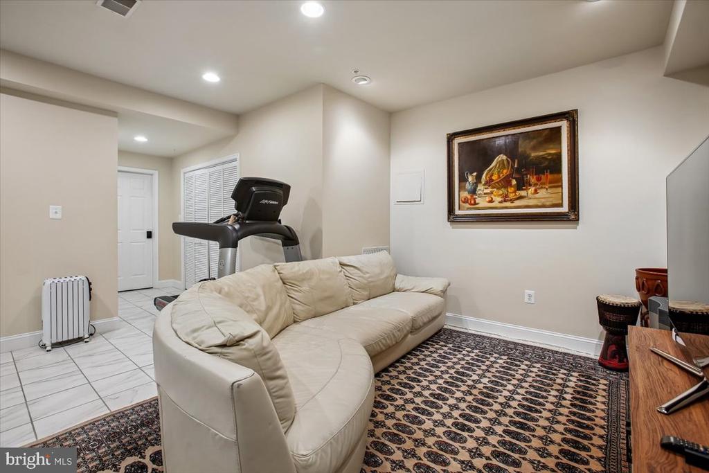 1309 MCLEAN CREST COURT
