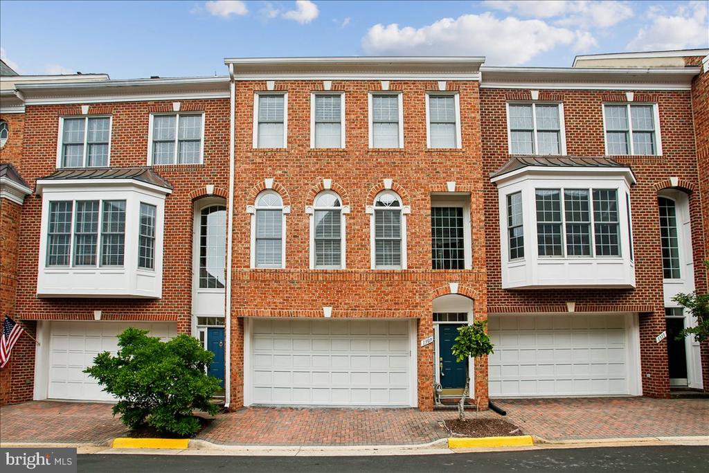 1309 MCLEAN CREST COURT