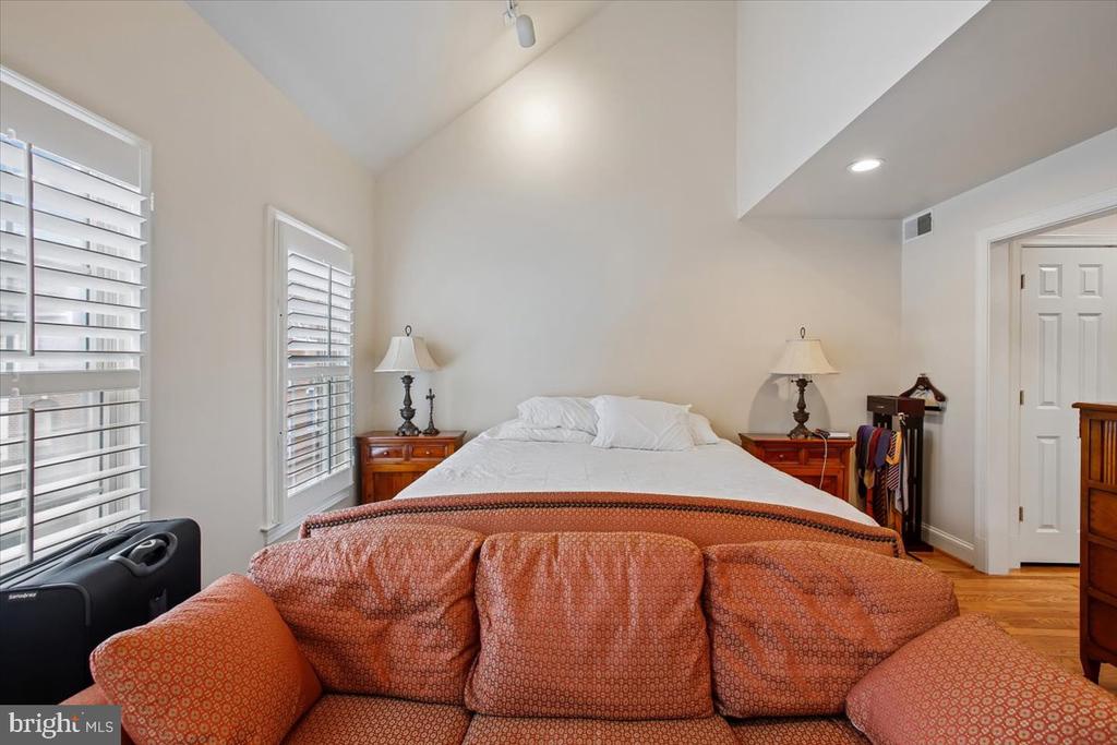 1309 MCLEAN CREST COURT