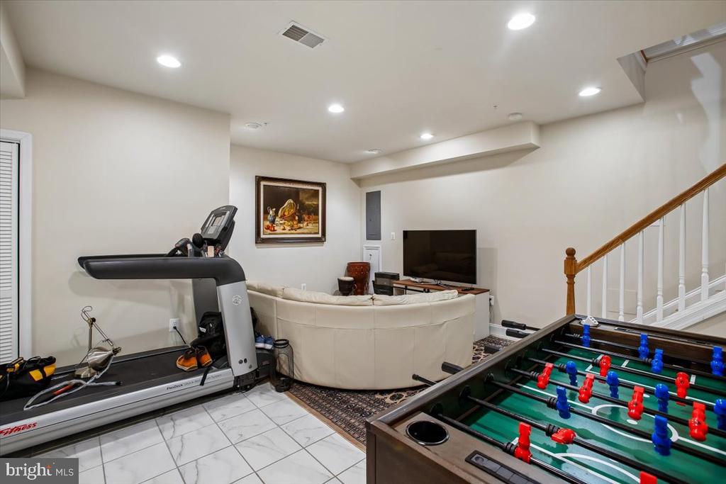 1309 MCLEAN CREST COURT