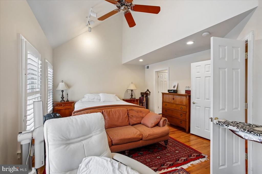 1309 MCLEAN CREST COURT