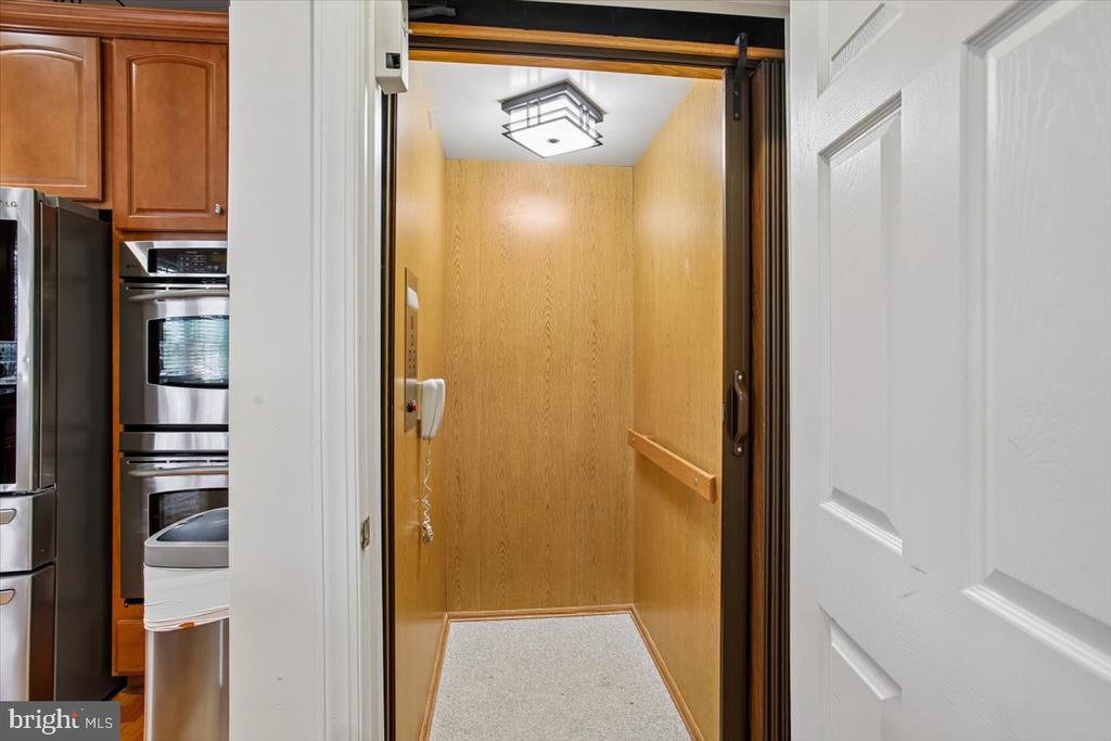 1309 MCLEAN CREST COURT