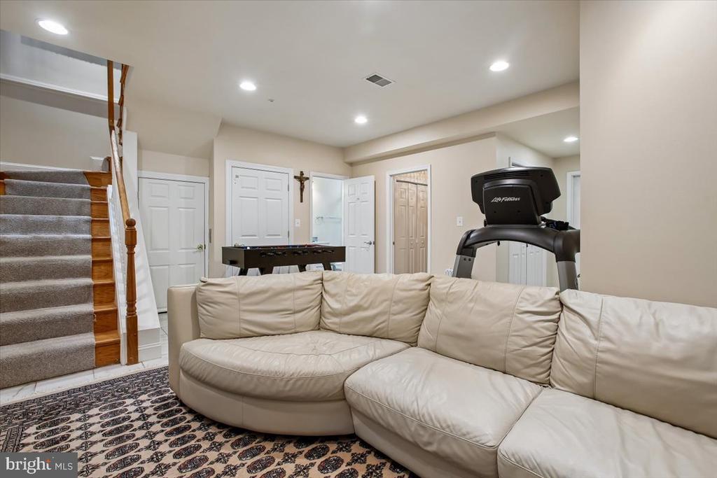 1309 MCLEAN CREST COURT