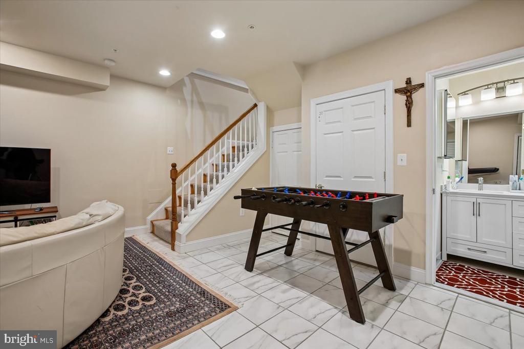 1309 MCLEAN CREST COURT