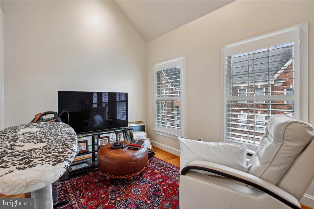 1309 MCLEAN CREST COURT