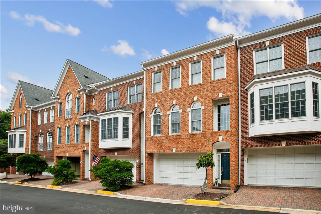 1309 MCLEAN CREST COURT