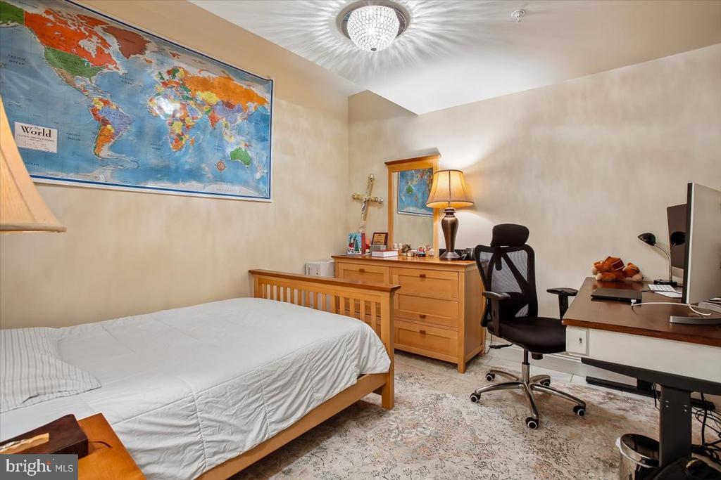 1309 MCLEAN CREST COURT