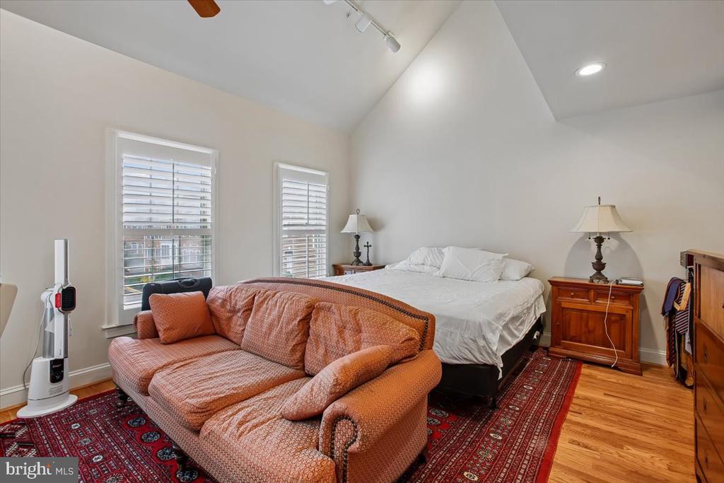 1309 MCLEAN CREST COURT