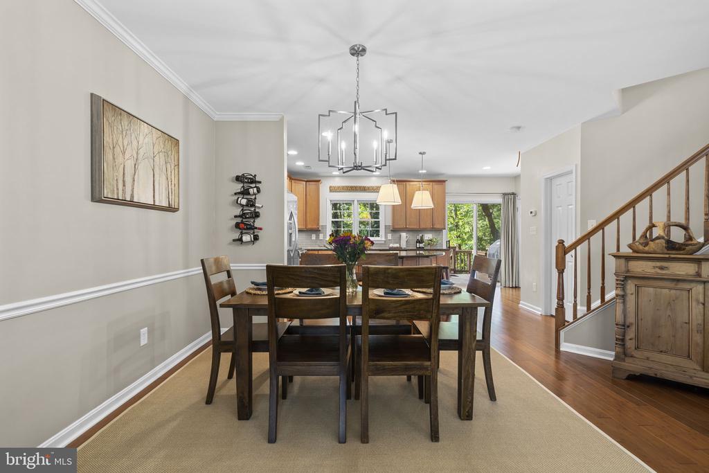 7049 KINGS MANOR DRIVE