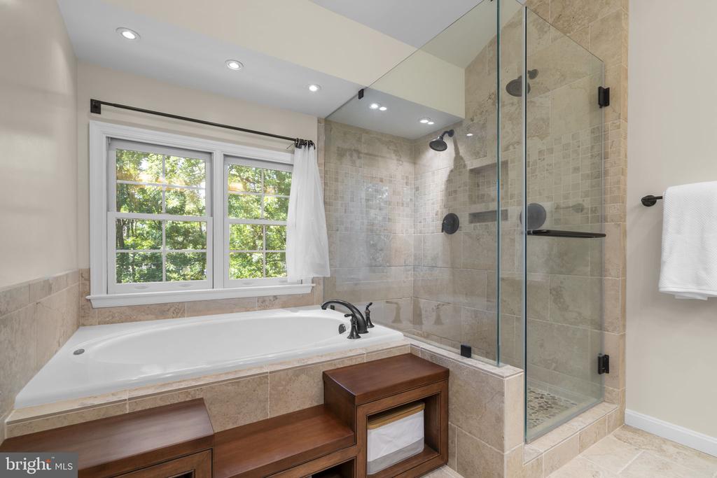 7049 KINGS MANOR DRIVE