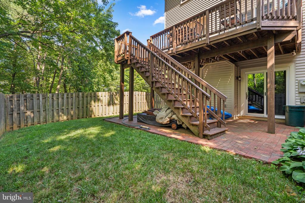 7049 KINGS MANOR DRIVE
