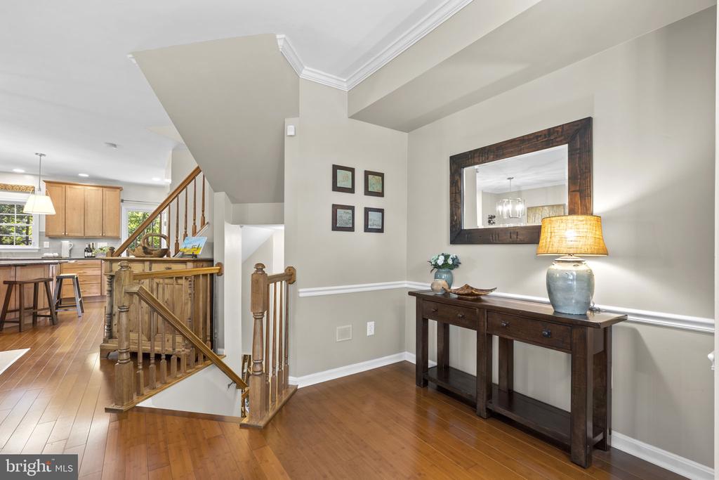 7049 KINGS MANOR DRIVE