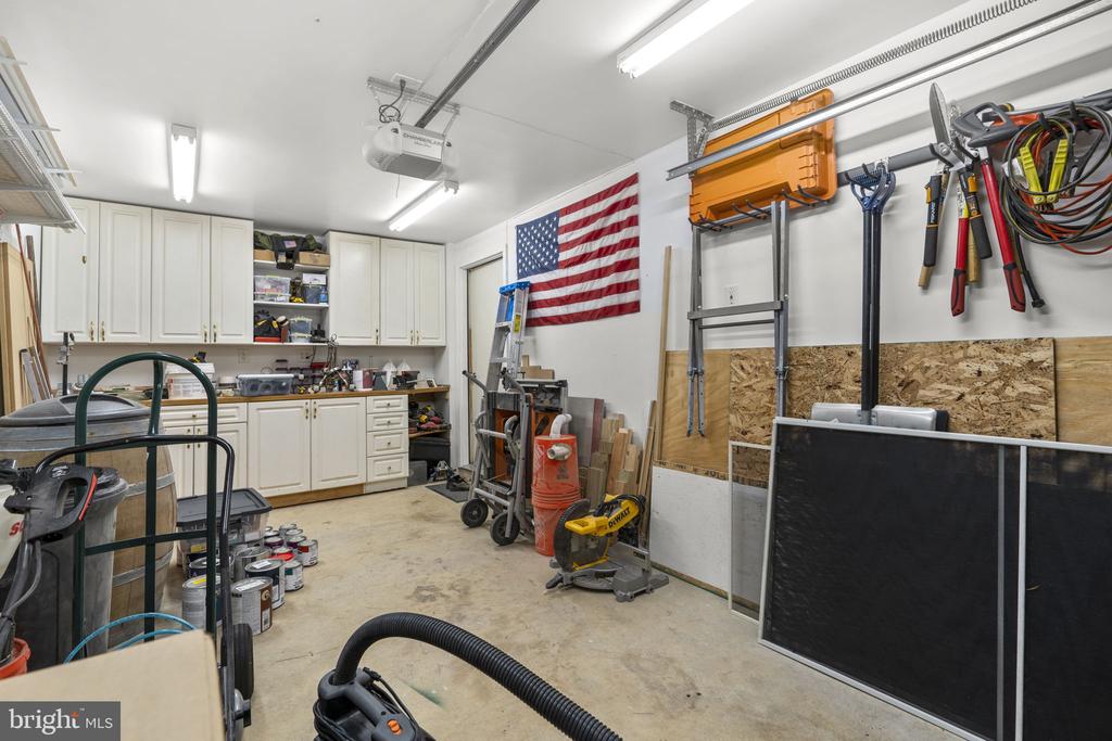 7049 KINGS MANOR DRIVE