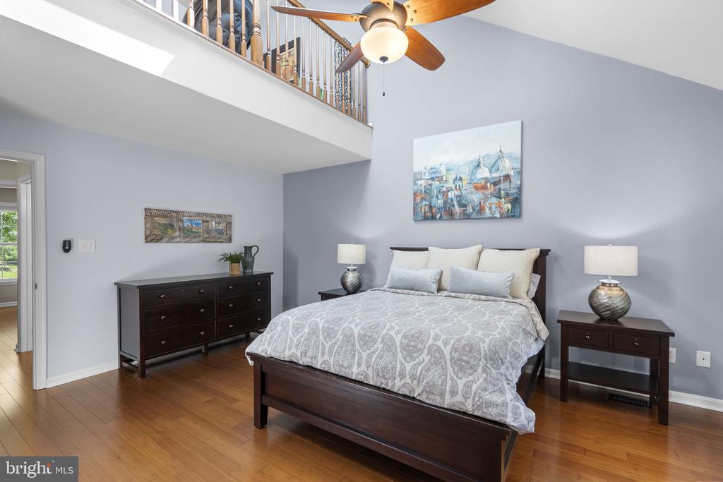7049 KINGS MANOR DRIVE