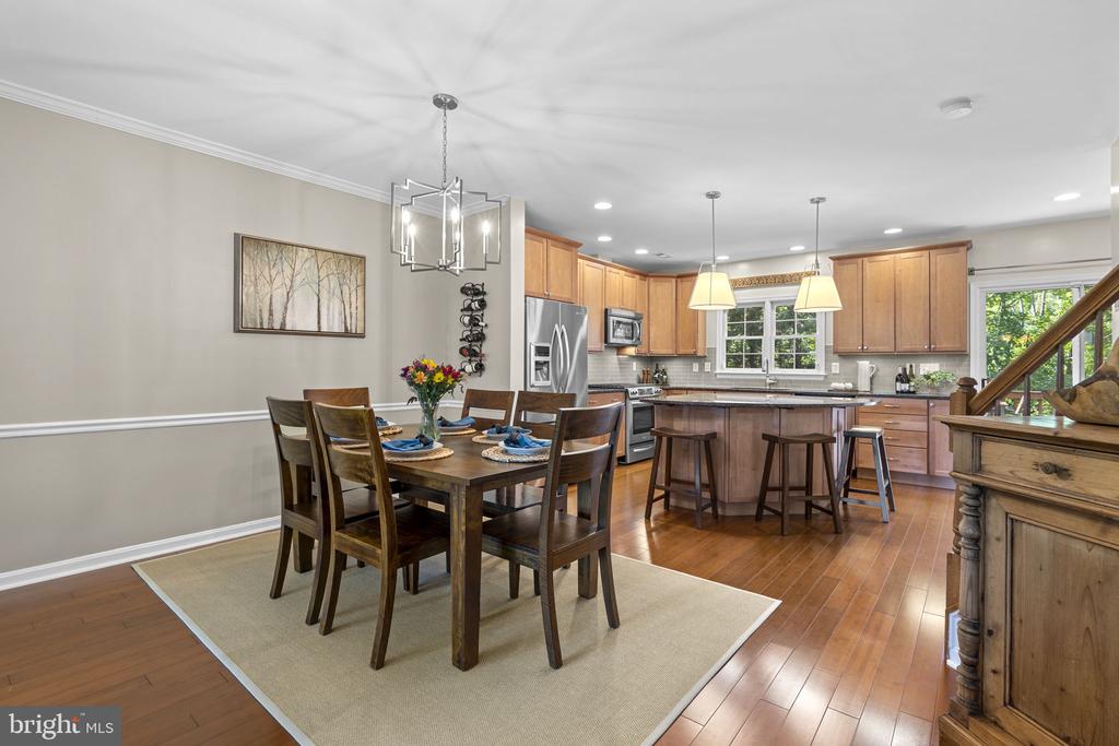 7049 KINGS MANOR DRIVE