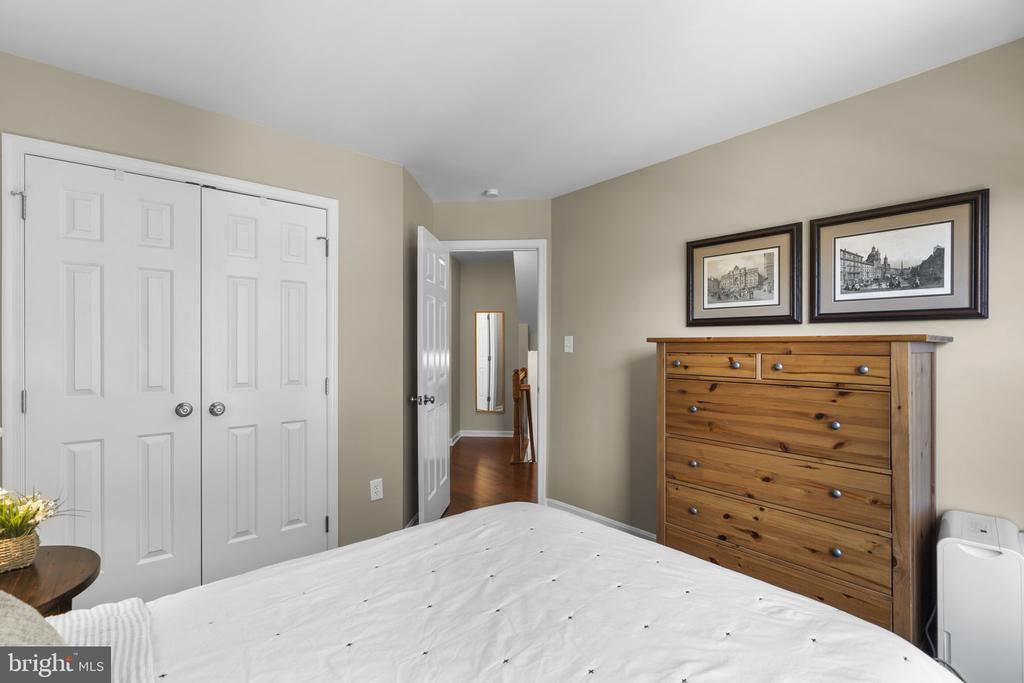 7049 KINGS MANOR DRIVE