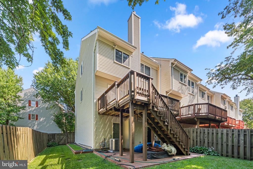 7049 KINGS MANOR DRIVE