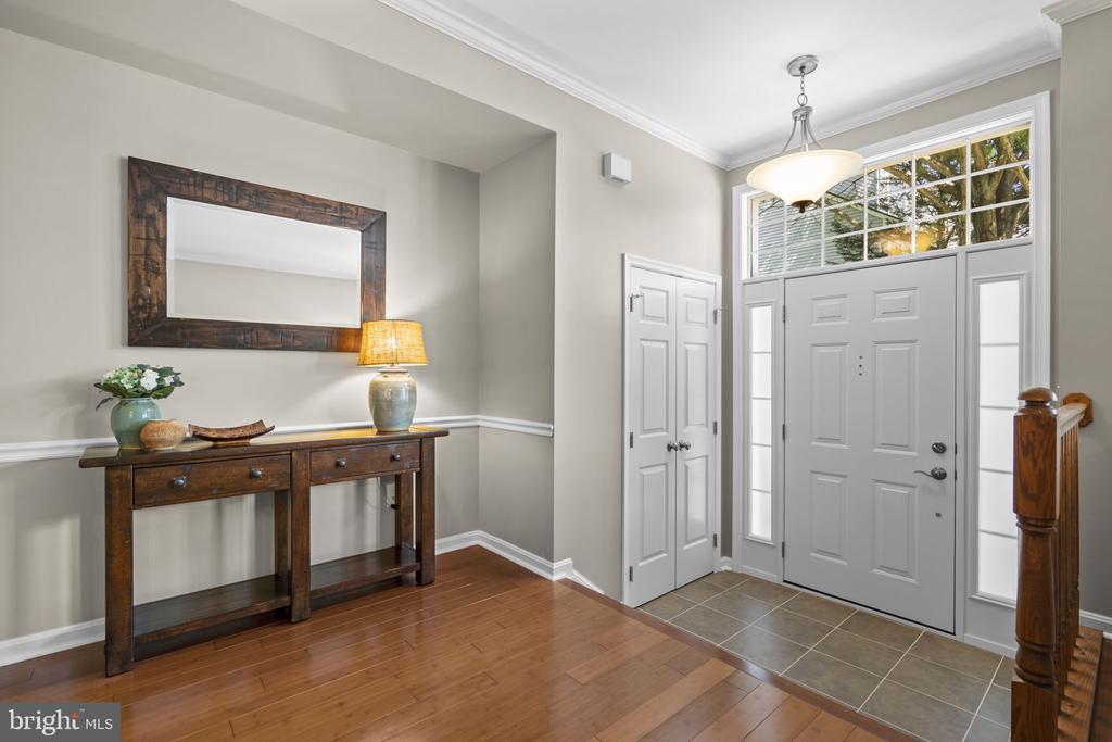 7049 KINGS MANOR DRIVE