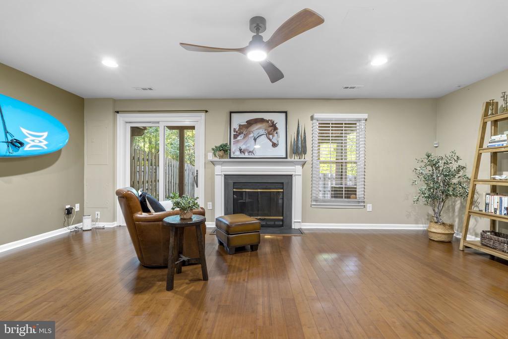 7049 KINGS MANOR DRIVE