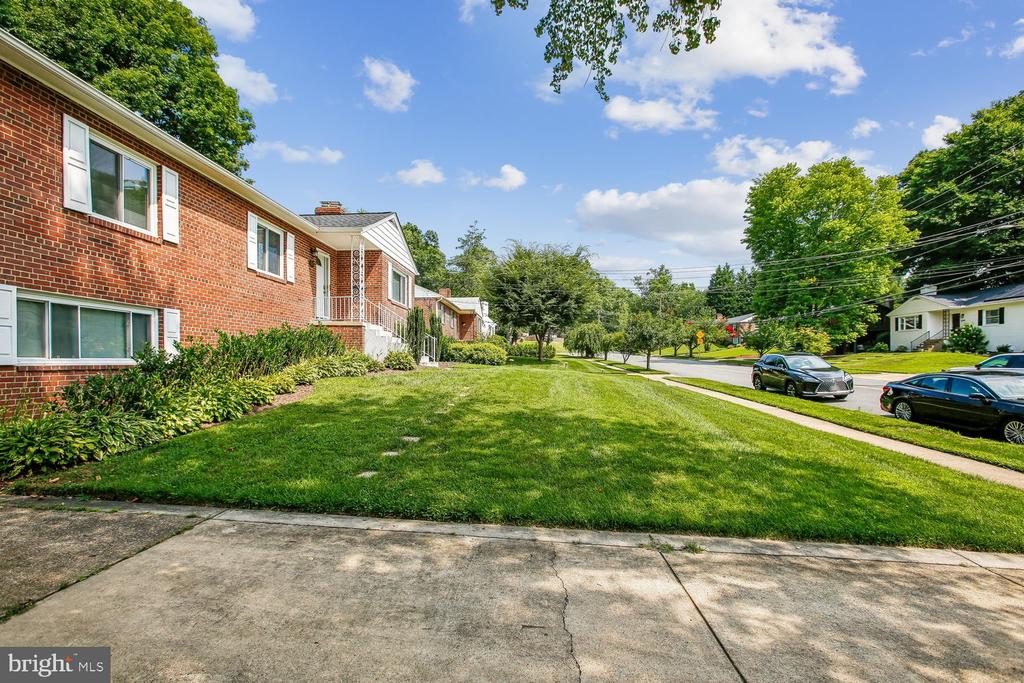 3210 PATRICK HENRY DRIVE