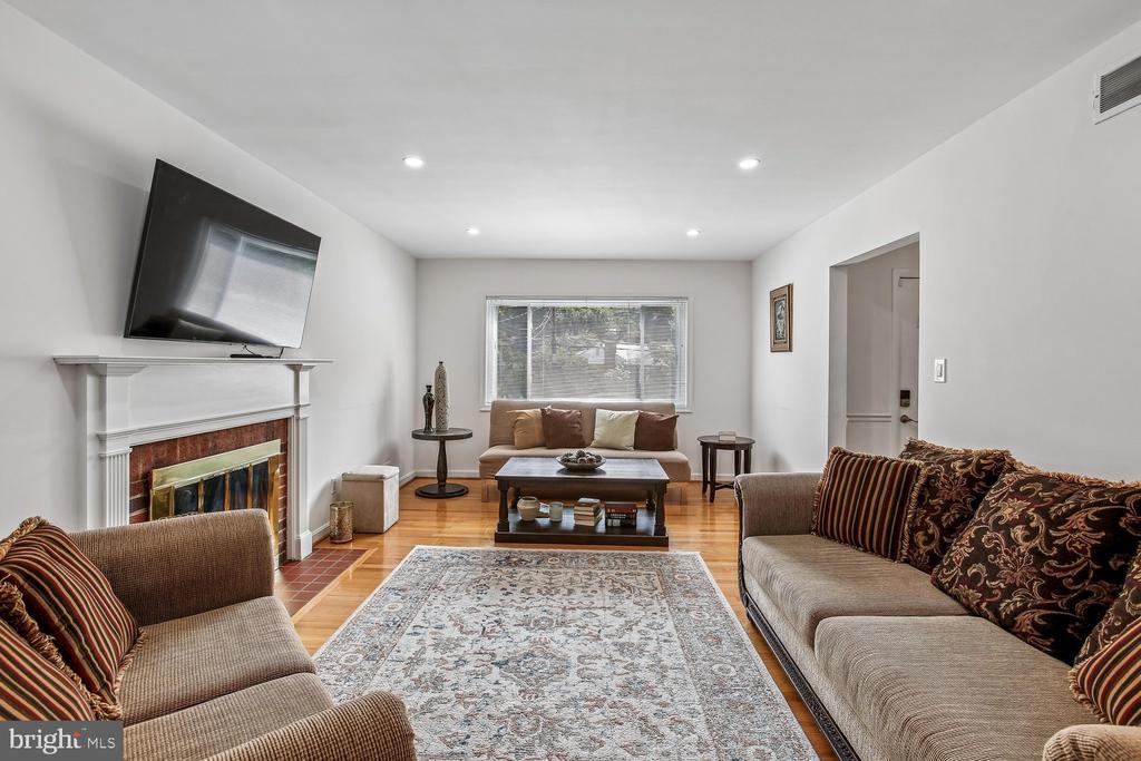 3210 PATRICK HENRY DRIVE
