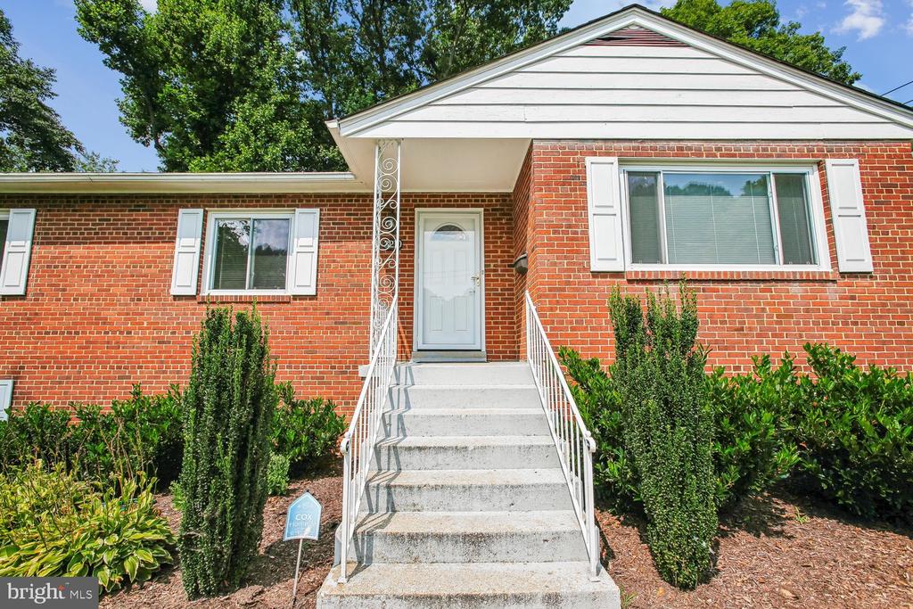 3210 PATRICK HENRY DRIVE