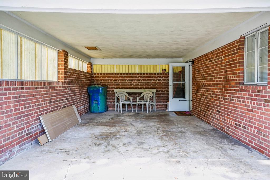 3210 PATRICK HENRY DRIVE