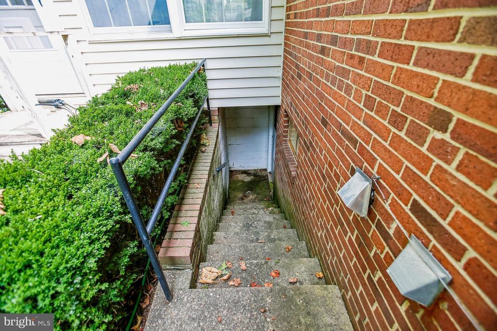 3210 PATRICK HENRY DRIVE