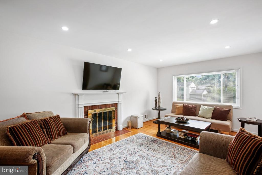 3210 PATRICK HENRY DRIVE