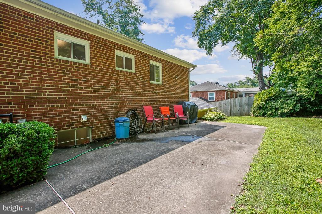 3210 PATRICK HENRY DRIVE