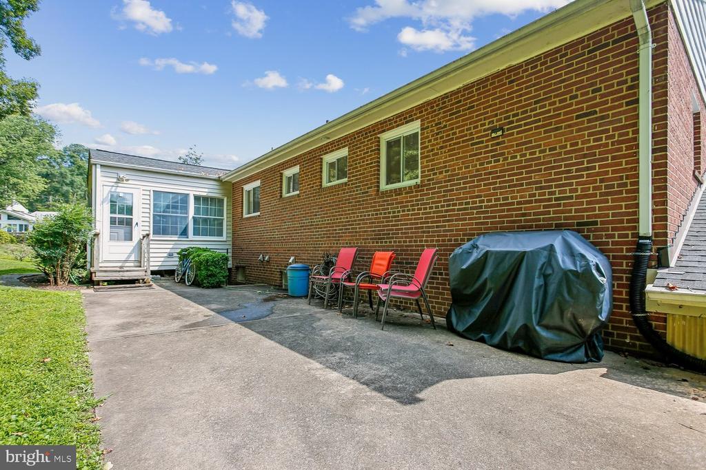 3210 PATRICK HENRY DRIVE