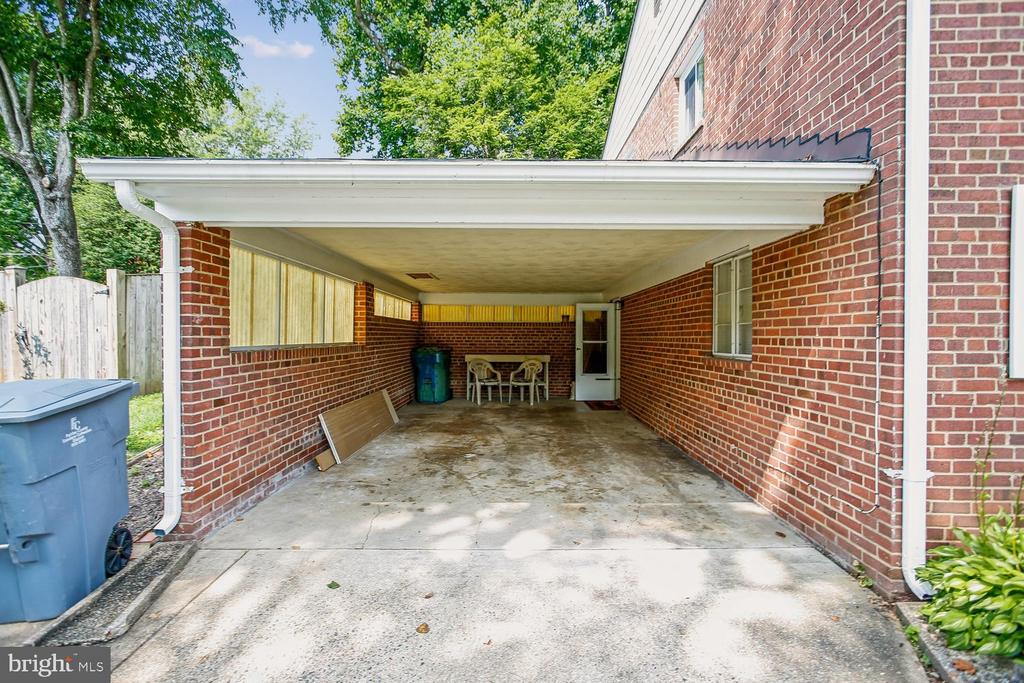 3210 PATRICK HENRY DRIVE