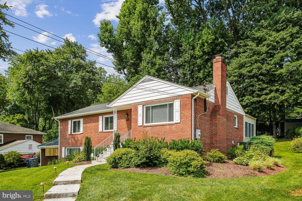 3210 PATRICK HENRY DRIVE